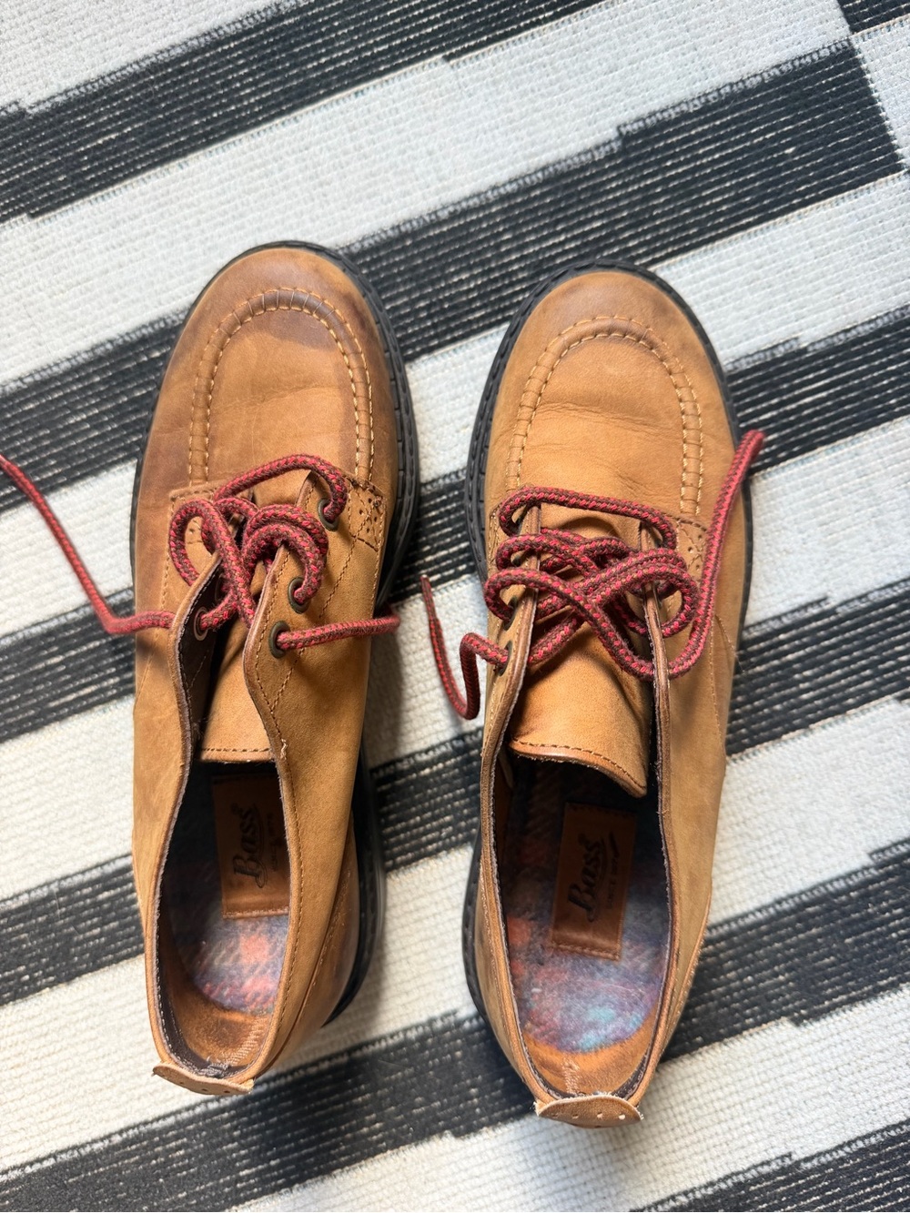 GH Bass Tan Leather Casual Lace-Up Shoes with Red Laces